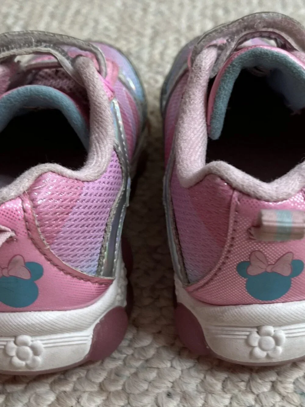 LIGHT UP Disney Minnie Mouse Little Girl’s Size 7 Sneakers Shoes Kids - Picture 7 of 12
